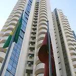 Paulista Wall Street Flat 10
